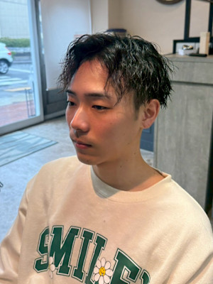 ツイストスパイラルパーマ　縦落ちツイスパ　センターパート