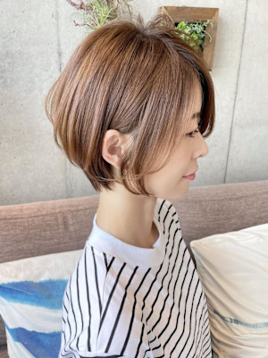 くびれと丸みでつくる上品ショート