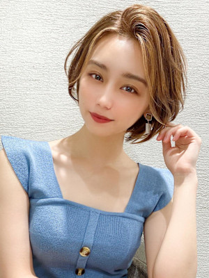 30代40代に人気の大人かわいい前髪ありのくびれショート