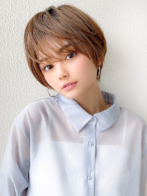 30代40代に人気の大人かわいい前髪ありのくびれショート