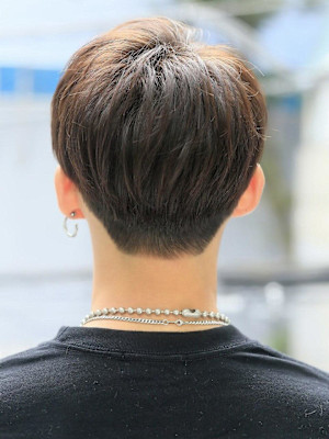 横顔が決まるナチュラルマッシュ