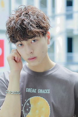 無造作マッシュ　スパイラル　刈り上げ