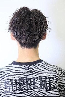 ツイスパ　センターパート　スパイラル　刈り上げ