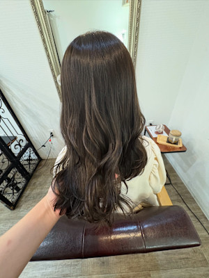 オリーブベージュ