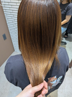 広がる髪もすっきりまとまるように