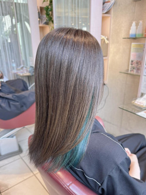 チラ見えインナーカラーブルーグリーン