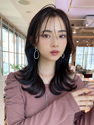 シースルーぱっつん前髪で結んでかわいいフェイスレイヤー