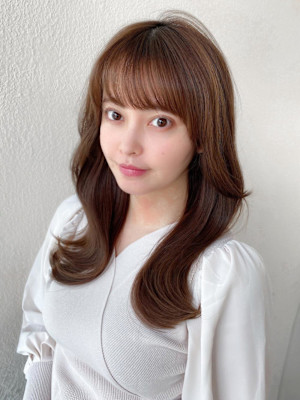 シースルーぱっつん前髪で結んでかわいいフェイスレイヤー