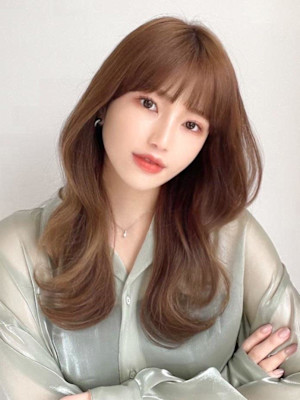 大人かわいいくびれヘアセミロング × ミルクティーベージュ