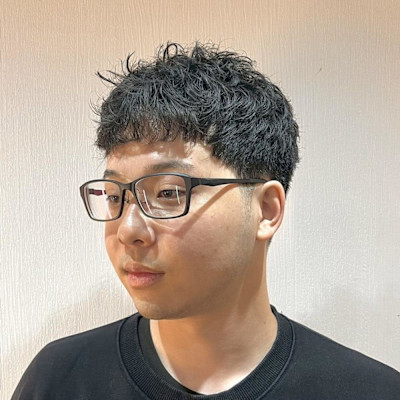 清潔感もオシャレ感も手に入る！ナチュラルフェード×ゆるパーマ