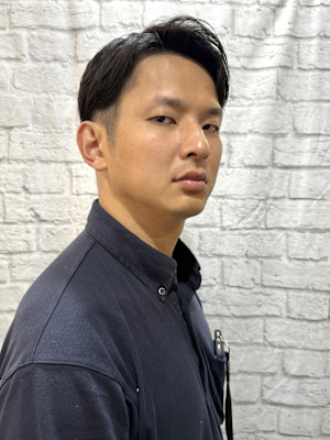 ツーブロック×ナチュラルパートスタイル