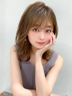 シースルーぱっつん前髪で結んでかわいいフェイスレイヤー