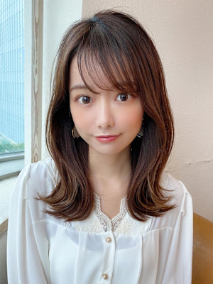 シースルーぱっつん前髪で結んでかわいいフェイスレイヤー