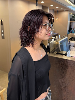 ワンカラーで暗めワインレッド♪/レイヤーパーマ【ミワチカコ】