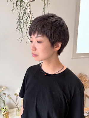 《花屋併設の美容院》グレージュ×ショート