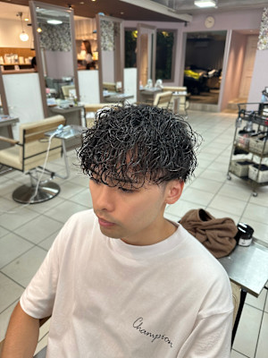 今月大流行りのメンズパーマ！！