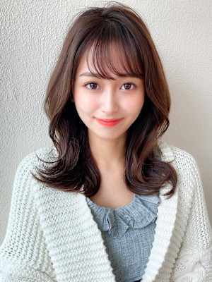 30代小顔に見えるくびれヘアレイヤー × オリーブグレージュ
