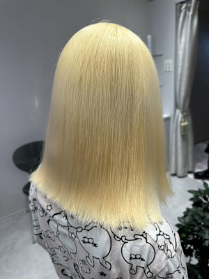 抜きっぱなしブロンドハイトーンヘアホワイトベージュ
