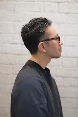 くせ毛を活かしたツーブロックショート