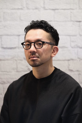 くせ毛を活かしたツーブロックショート