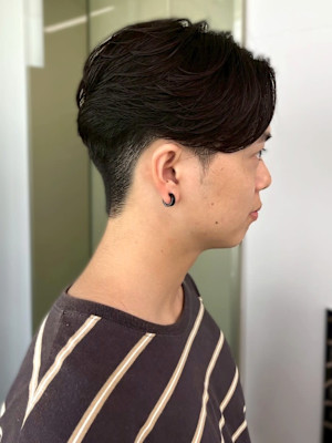 マッシュ メンズショート センターパート 韓国ヘア 20代