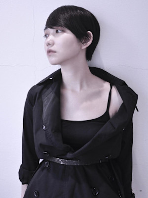 くびれヘアアプリコットオレンジ夏ハイライトカラー黒髪ショート