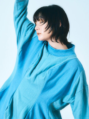 ぱっつんワイドバング×ブルーブラックモードマッシュウルフボブ