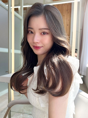 大人かわいいくびれヘアセミロング × ミルクティーベージュ