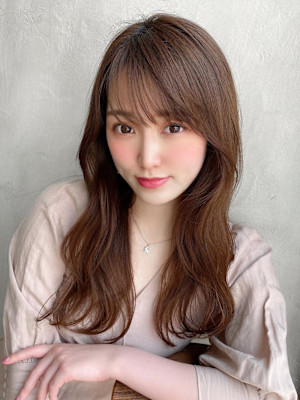 大人かわいいくびれヘアセミロング × ミルクティーベージュ