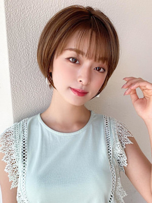 30代40代に人気の大人かわいい前髪ありのくびれショート
