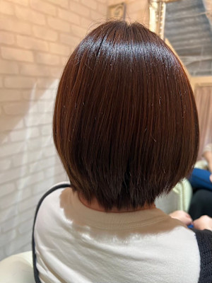 ストレートのセミロングスタイル