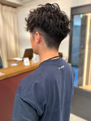 ツーブロック スパイラルパーマ 20代 30代 刈り上げ