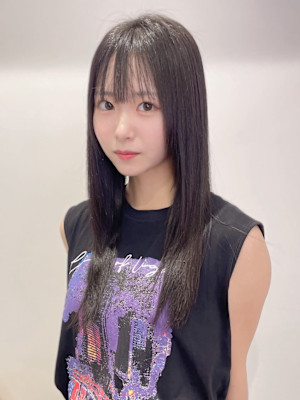 ストレートヘア 黒髪　レイヤー 髪質改善 20代 顔周り