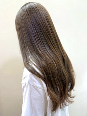 ストレートヘア オリーブグレージュ 髪質改善 透明感カラー