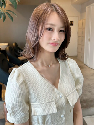 外ハネミディアム マロンベージュ 前髪なし 顔周りレイヤー