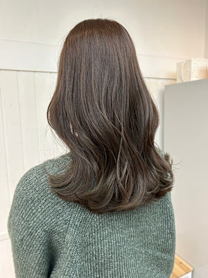 丸型卵形韓国顔まわりエアリーロング美髪オリーブブラウン