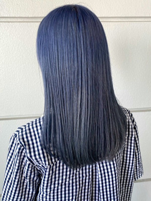 ブルーカラー くすみ ケアブリーチ ペールブルー ロング