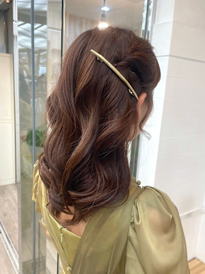 バレッタアレンジ結婚式ヘアお呼ばれヘアセット大人レイヤー