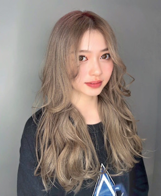 大人レイヤーパーマ無造作パーマレイヤーロングブロンドベージュ