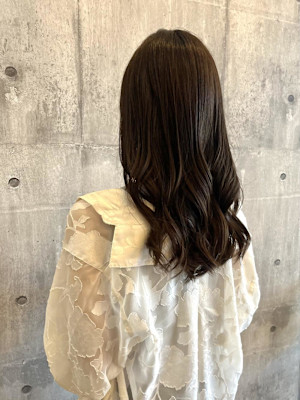 赤みを押えたブラウンカラー【ARCH Sayaka】