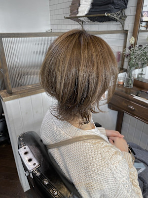 外ハネウルフカット