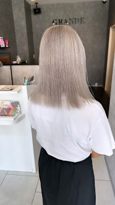 シルバーカラー【ケアブリーチ/ダブルカラー/髪質改善/高畑】