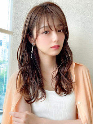 30代40代に人気の大人かわいい前髪ありのくびれショート