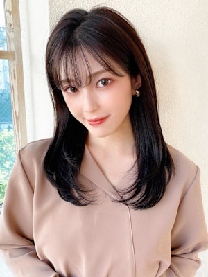 30代40代に人気の大人かわいい前髪ありのくびれショート