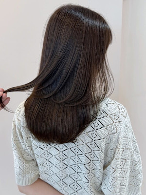 レイヤーカット ダークグレージュ 透明感カラー 艶髪 20代
