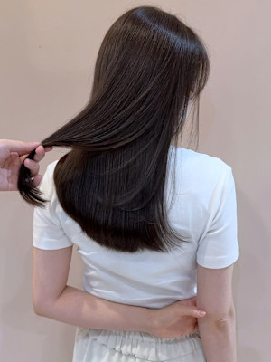 グレージュ 透明感カラー 髪質改善ストレート レイヤーカット