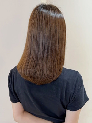 ブラウンベージュ ストレート 艶トリートメント 20代 美髪