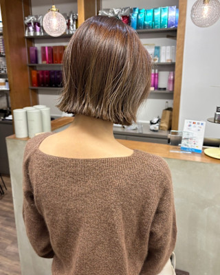 ベージュカラー × 動きがあるボブ