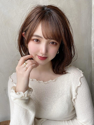 前下がりショートボブで絶壁解消！小顔に見えるひし形シルエット