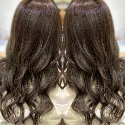 コテ巻き風パーマスタイル／オリーブアッシュ